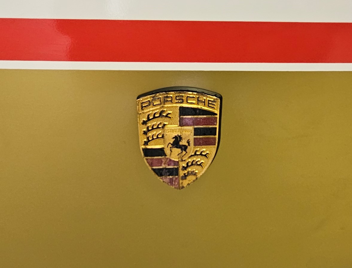 Rothmans Porsche egyedi motorháztető dekoráció